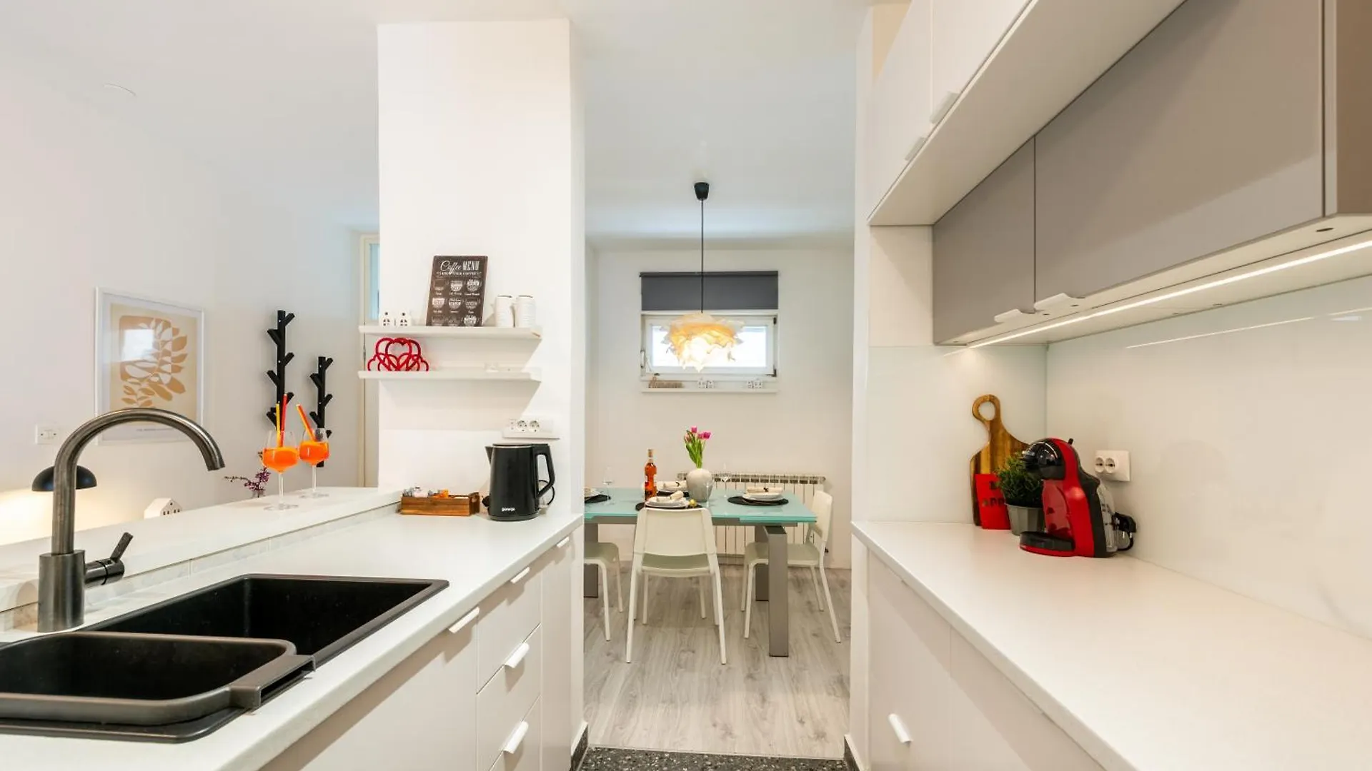 Apartment Nora - Modern Cozy Apartment With Free Parking And Terrace Zara